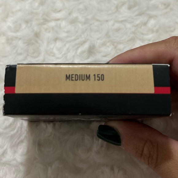 KVD Powder Foundation - Picture 6 of 6